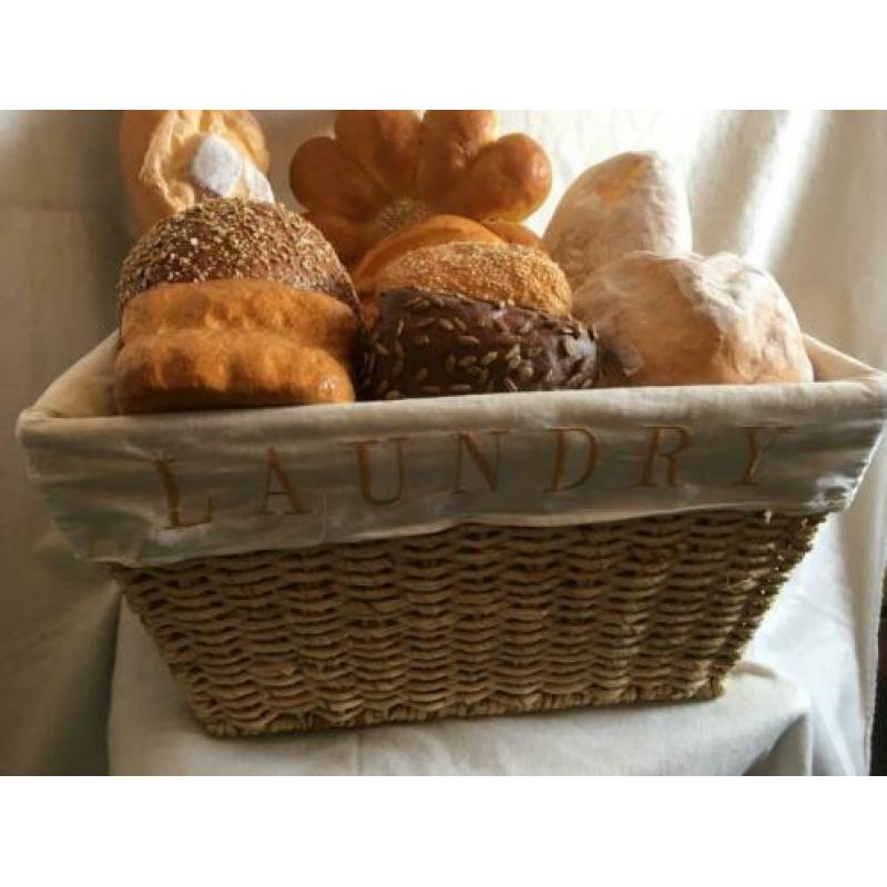 Rieten Mand met Decoratief Brood (107)