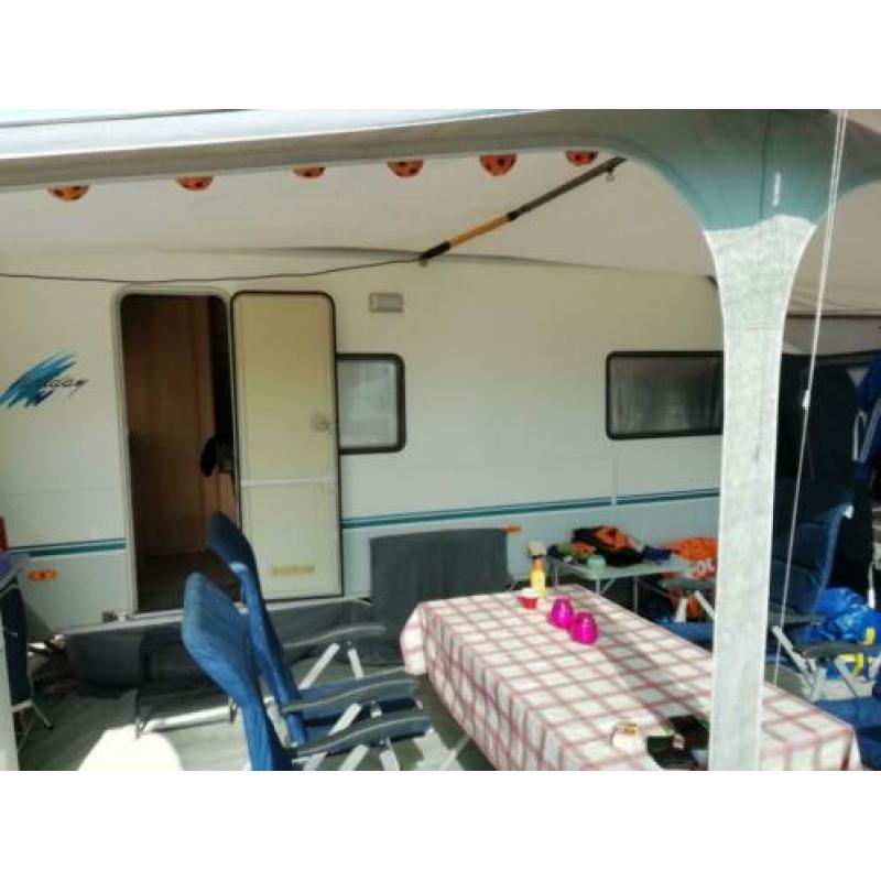 Zeer nette Eifelland Holiday 490tf, inclusief inventaris.