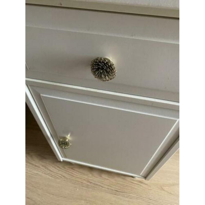 Gebroken wit IKEA nachtkastje
