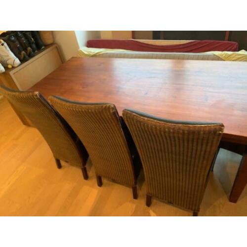 Teak houten tafel en 4 stoelen