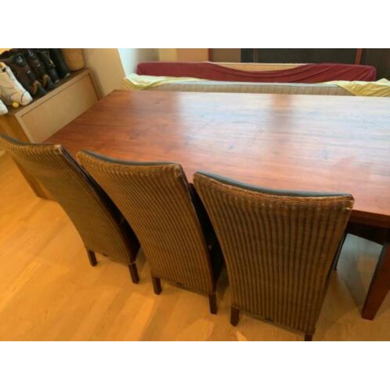 Teak houten tafel en 4 stoelen