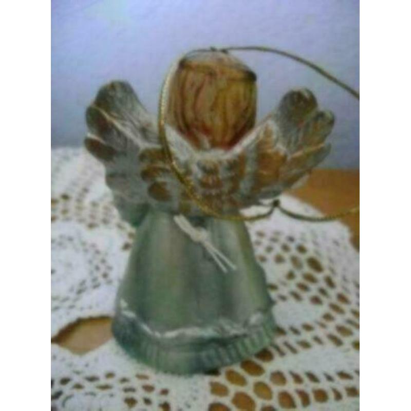 oud kerstengeltje met bel hoogte 8 cm