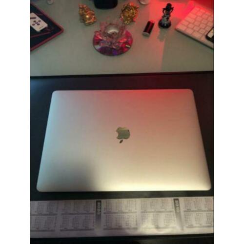 Macbook Pro 15'' Touchbar/ 2.9Ghz i7/16GB/512GB/2017