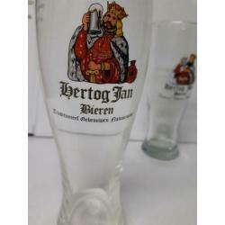 2 verschillende hertog jan bierglazen. zie foto's