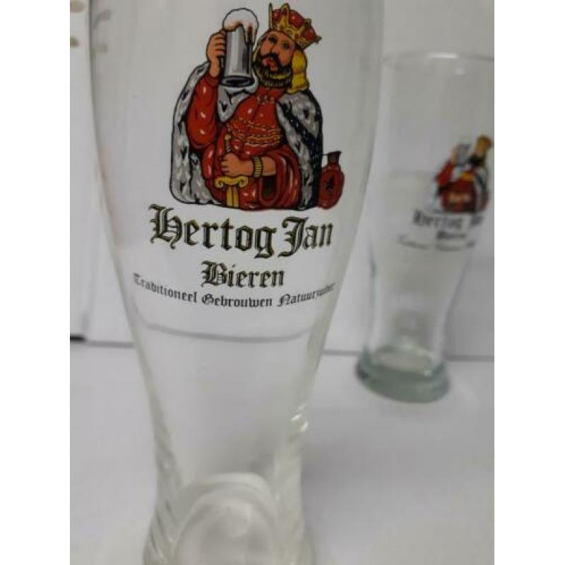 2 verschillende hertog jan bierglazen. zie foto's