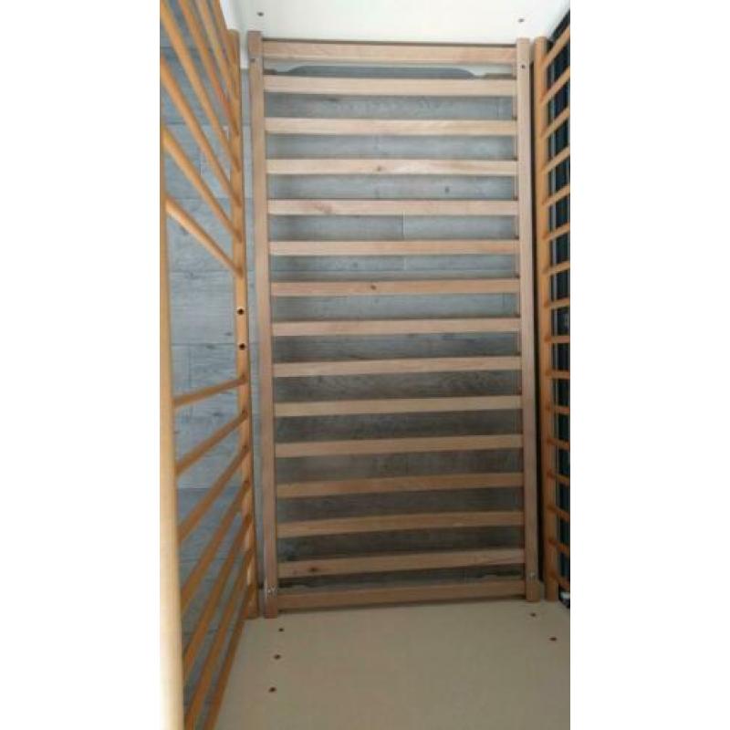 Ledikant met twee uitneembare spijlen en een matras