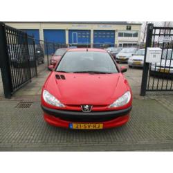 Peugeot 206 1.4 One-line,zeer nette auto, 5 deurs (bj 2006)