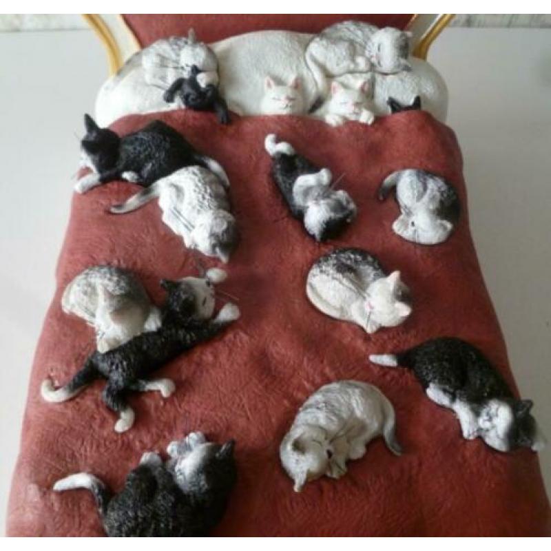 Kattenbeeldje Dubout Cats on a Bed beeldjes poezenbeeld