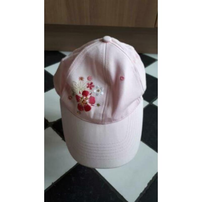 Licht roze pet met geborduurde bloemen maat 58