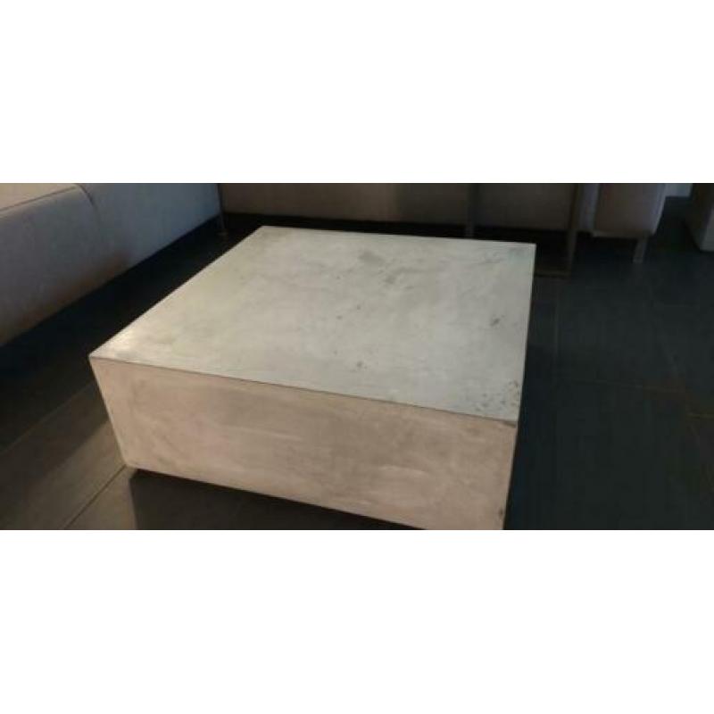 Industriële betonnen salontafel 80x80x28
