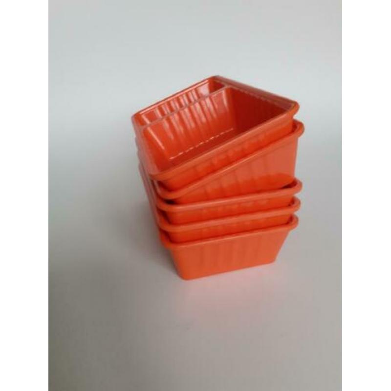 5 leuke frietbakjes van plastic in oranje