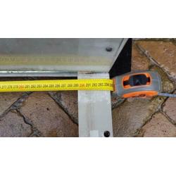 2 lichtgrijze rolluiken