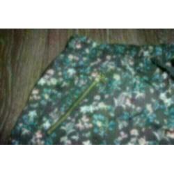 Leuke short mt 152 bruin/bloemetjes,elastische taille