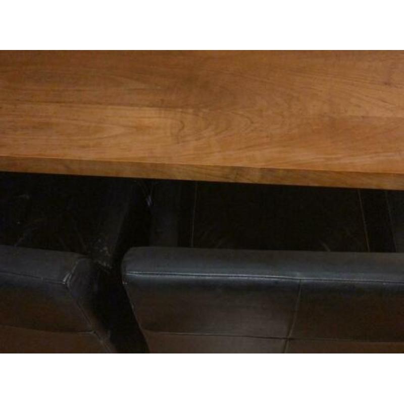 Eettafel met 4 stoelen en bijpassend salontafels