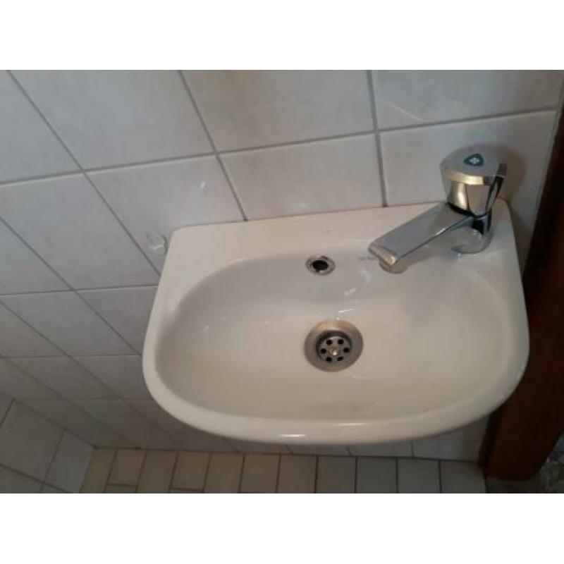 Diverse wastafels/planchet/Syfonkap. 5euro per stuk