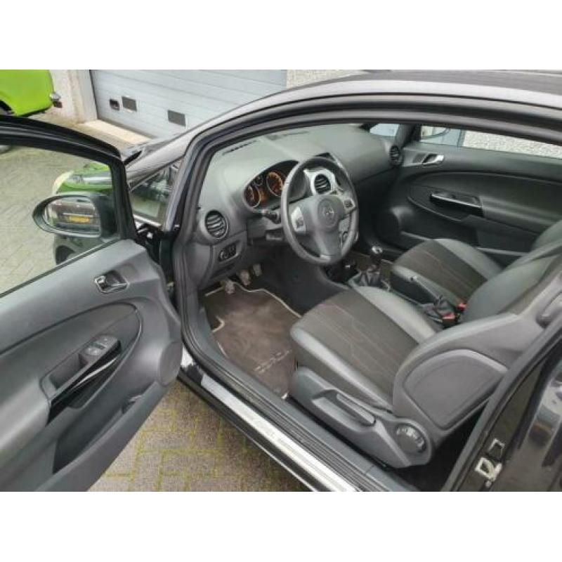 Opel Corsa 1.2-16V Color Edition 150 Jaren uitvoering Eerste