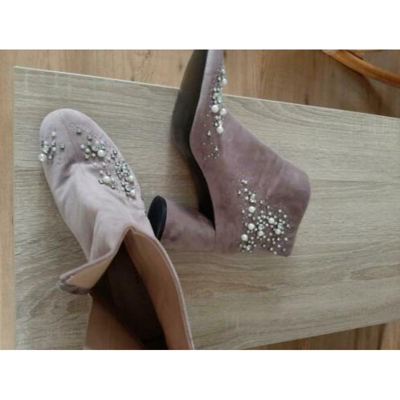 Lila velvet heels met pareltjes van Zara maat 39