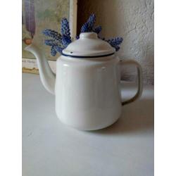 Brocante witte emaille theepot