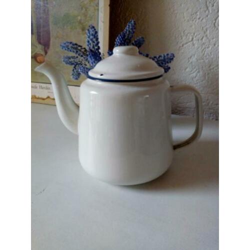Brocante witte emaille theepot