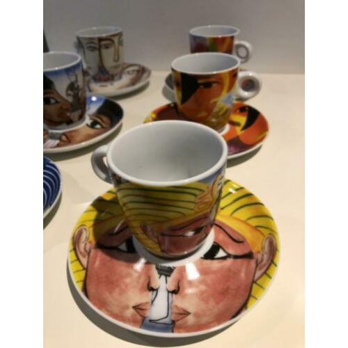 6 Yong koffiekopjes met schoteltjes