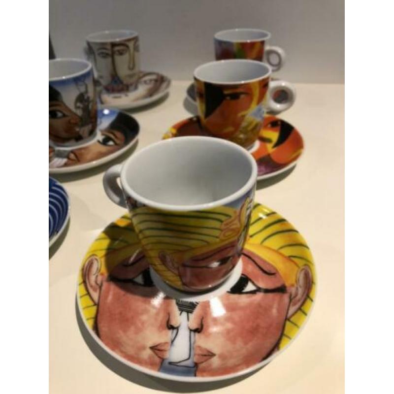 6 Yong koffiekopjes met schoteltjes