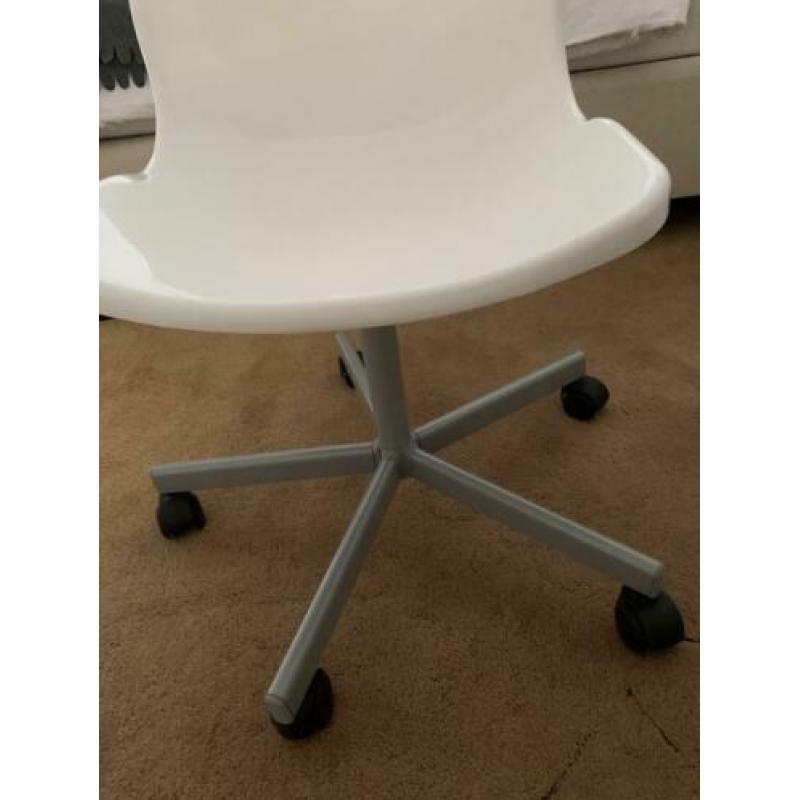 2x Snille bureau stoelen wit