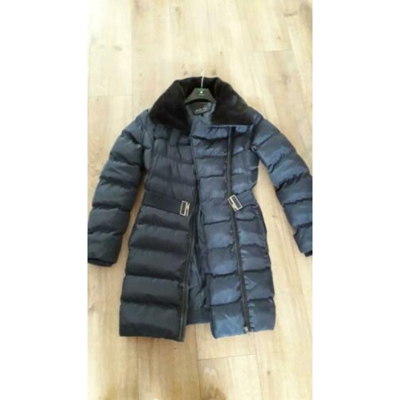 Winterjas maat 36. Bijna nieuw. Kleur donkerblauw