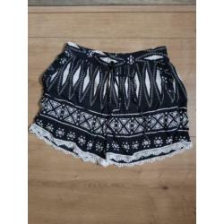 leuke korte short maat 38/40