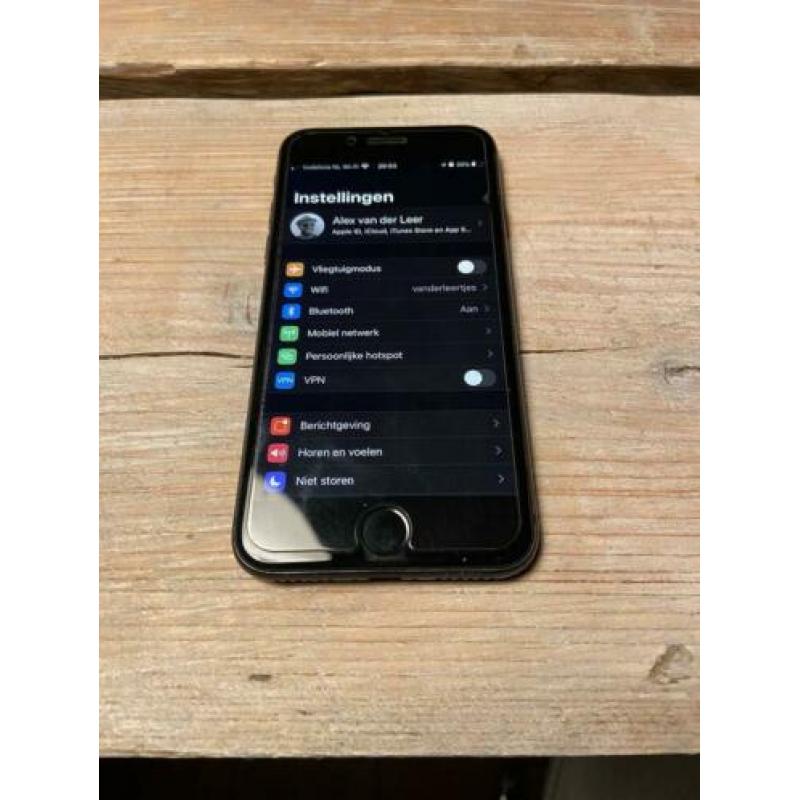 Nette iPhone 8. 64gb. Screenprotector