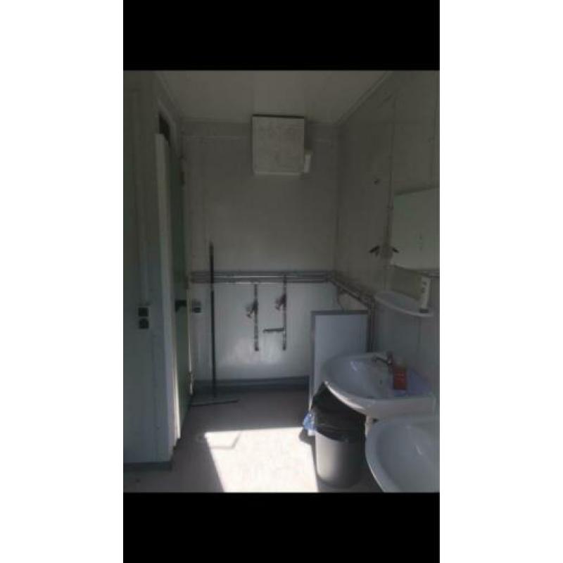 Sanitair Container