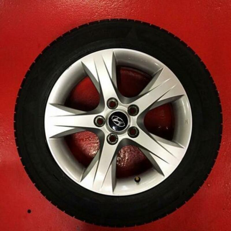 Gebruikte originele velgen set 16 inch Hyundai. Incl.Banden