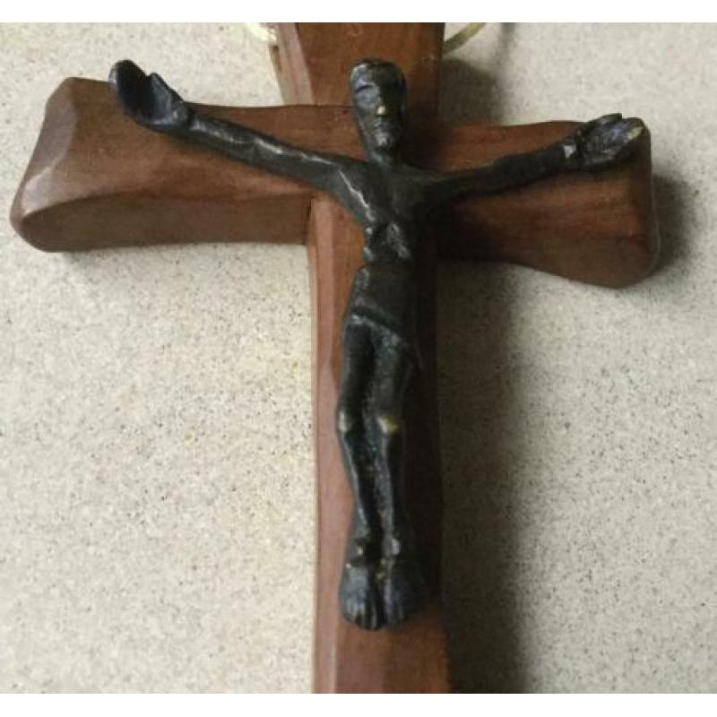Miniatuur crucifix brons op olijfhout gesigneerd G.Moulié