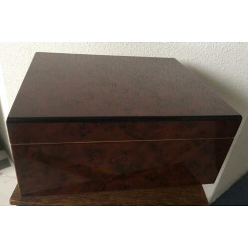 Paget Trading London Humidor, wortelnotenfineer