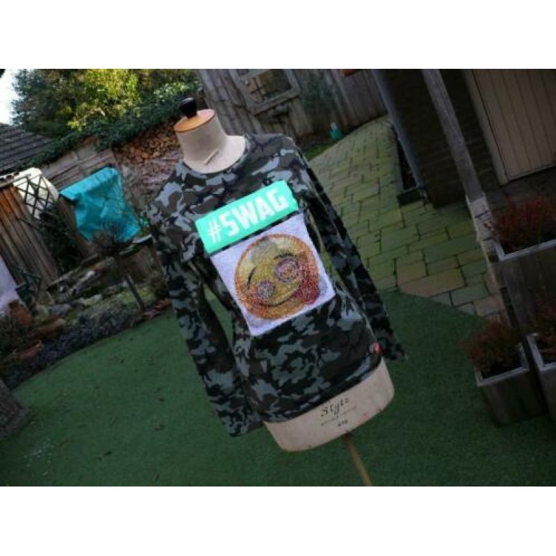 EMOJI shirt maat 158/164 als nieuw , legerprint