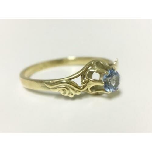 Antiek Gouden Ring Helder Blauwe Briljantgeslepen Topaas