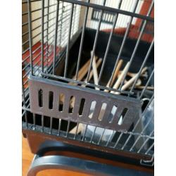 Te koop een zeer mooie vogelkooi verrijdbaar