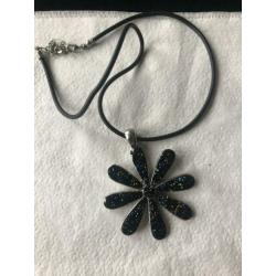 Mooie zwart ketting. Goed als nieuw!