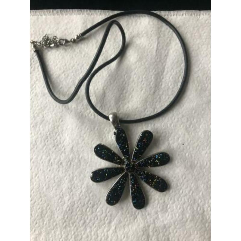 Mooie zwart ketting. Goed als nieuw!