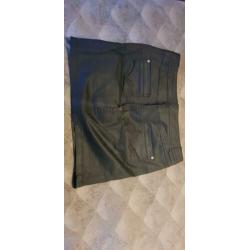Zwart gecoat mini rok, maat 38
