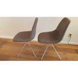 2 stoffen eetkamer stoelen van Zuiver
