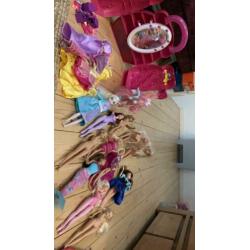Barbie, Ken en Frozen poppetjes met kleding kast en spullen