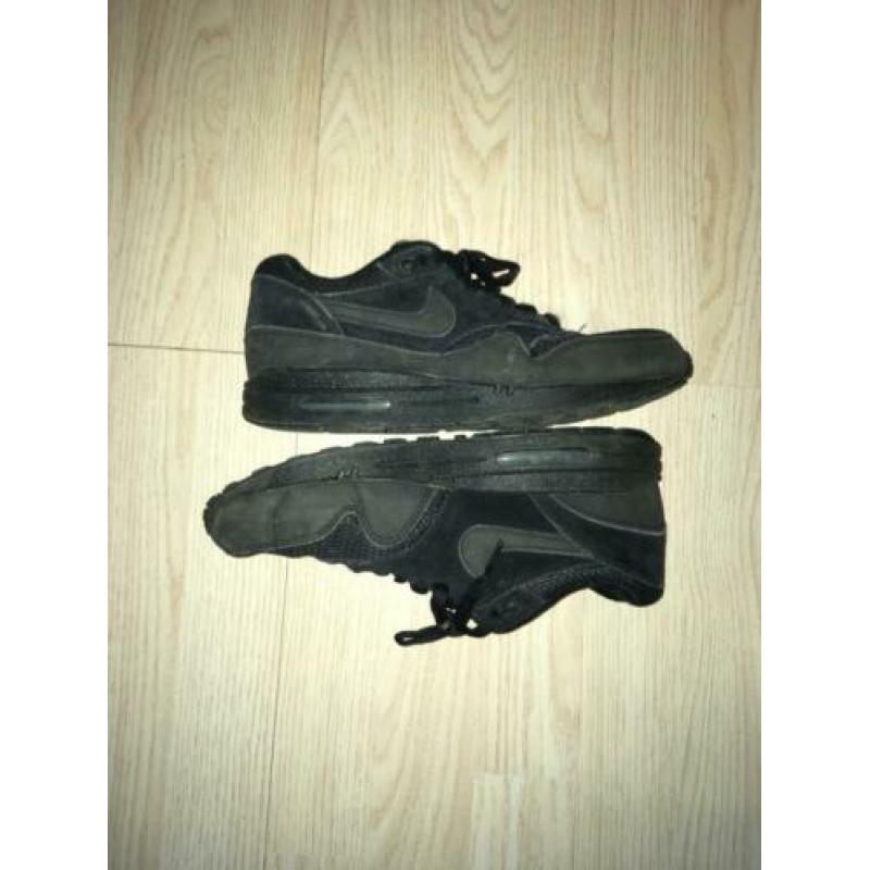 Zwarte Nike Air Max Classic mt 40