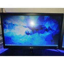 1 asus monitor 21 inch en 2 LG monitoren 19,5 inch