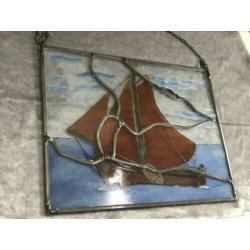 Glas in lood raamhanger met een oude zeilboot