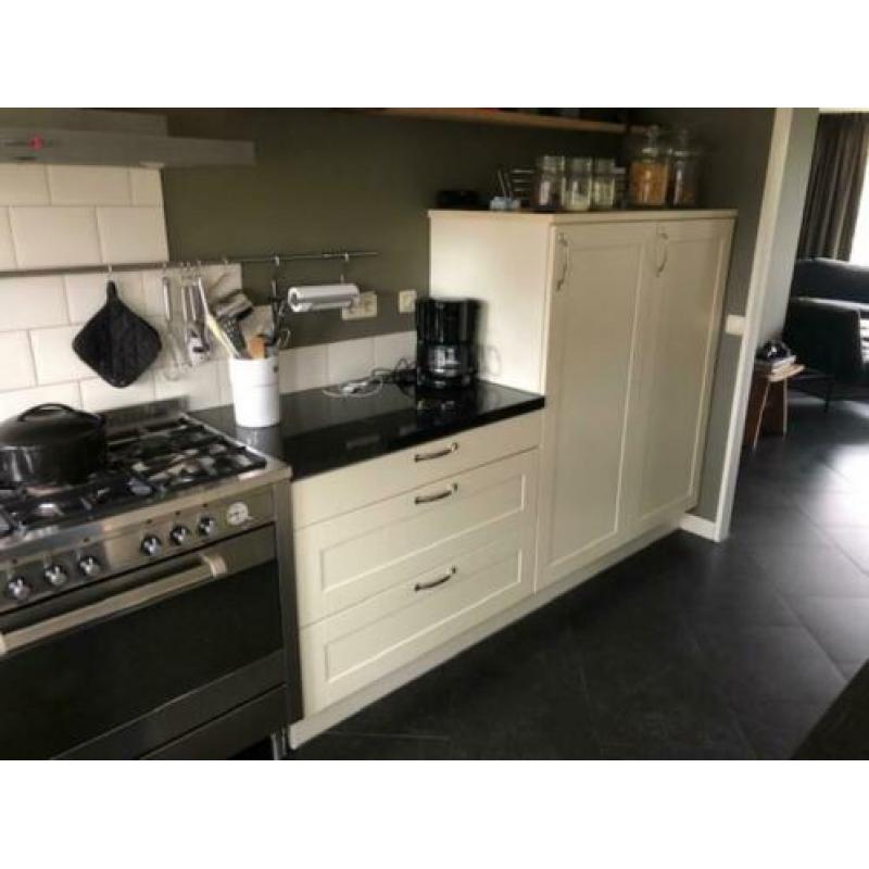 Complete Moderne Keuken incl. koelkast en fornuis