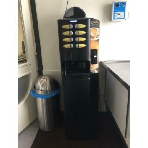 Koffiemachine met muntinworp
