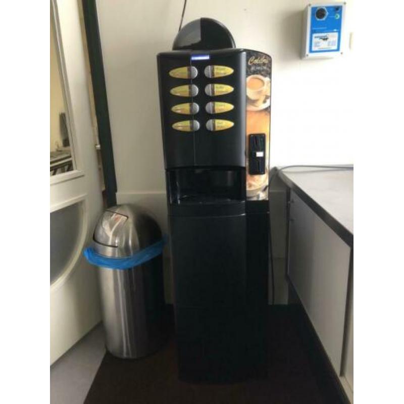 Koffiemachine met muntinworp