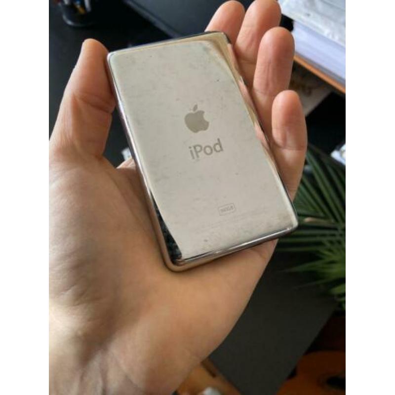 Ipod Classic 160gb Black + hoesjes