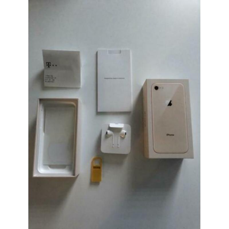 Iphone 8 64 gb 1 jaar oud met originele doos en hoesje