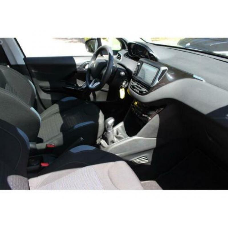 Peugeot 208 1.6 E-HDI ALLURE Navigatie Panoramadak Clima 16"